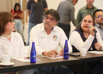 En reunión con restauranteros, presidente municipal de Los Cabos Oscar Leggs Castro resaltó que la suma de esfuerzos es elemental para consolidar soluciones concretas
