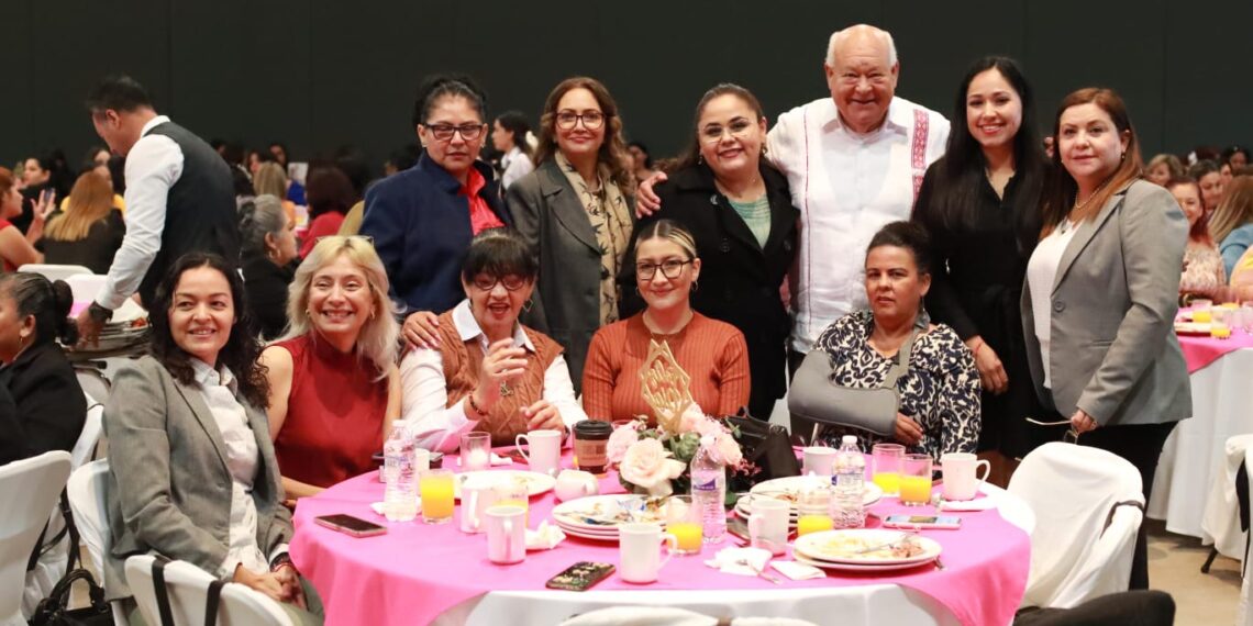 Festeja Gobierno del Estado Día de la Secretaria y del Secretario