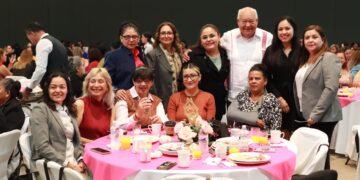 Festeja Gobierno del Estado Día de la Secretaria y del Secretario