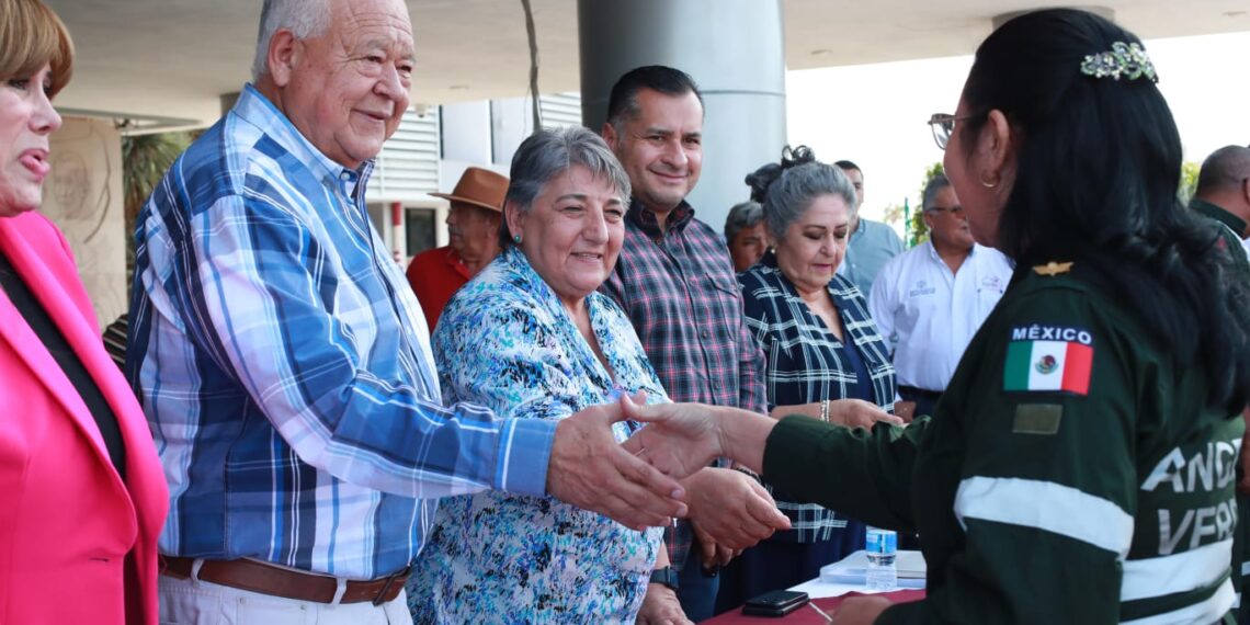 Entrega Gobernador VCC, Unidades a ISC y Ángeles Verdes