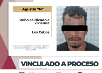 Entra a una casa como “Santa Claus”, pero a…Robar