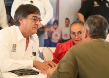 Presidente municipal Oscar Leggs, en audiencia pública atiende a vecinos de Vista Hermosa