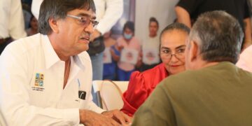 Presidente municipal Oscar Leggs, en audiencia pública atiende a vecinos de Vista Hermosa