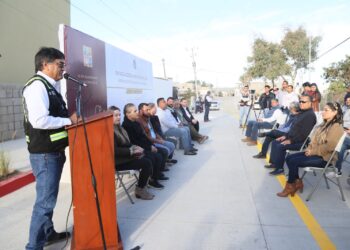 Benefician a 35 mil personas con pavimentación de calle en colonia Jacarandas en Cabo San Lucas