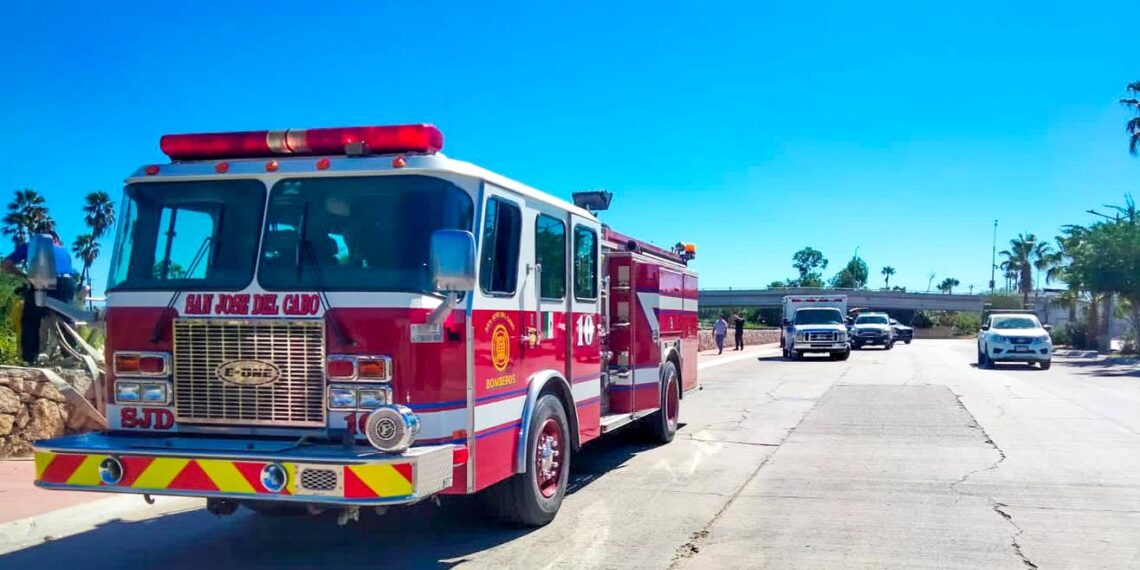 OOMSAPAS Los Cabos, entregó cheques por $552 mil 748.86 pesos para la Benemérita Cruz Roja Mexicana sección Los Cabos; $276 mil 375.10 pesos para el Patronato del Cuerpo de Bomberos de Cabo San Lucas y $276 mil 373.83 pesos para el Cuerpo de Bomberos de San José del Cabo