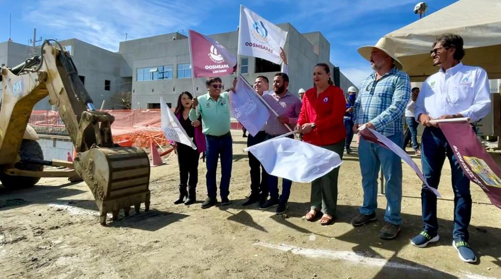 Presidente municipal Oscar Leggs Castro encabezó banderazo de inicio de obra de interconexión de red de agua potable y drenaje en lo que será la nueva Clínica Hospital del ISSSTE en Cabo San Lucas