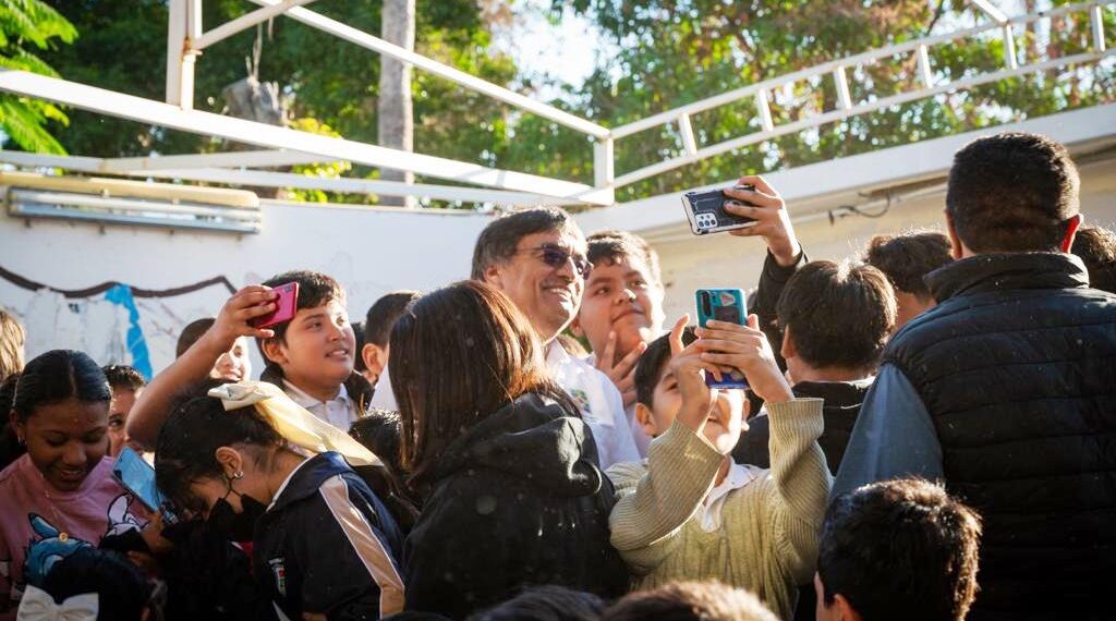 “Seguiremos apoyando a maestros y estudiantes en lo que se requiera”: Oscar Leggs Castro