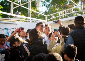 “Seguiremos apoyando a maestros y estudiantes en lo que se requiera”: Oscar Leggs Castro