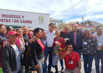 Alcalde, Oscar Leggs Castro escuchó y atendió de manera directa las peticiones de un grupo de habitantes de la colonia Vista Hermosa, en San José del Cabo