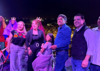 Alcalde Oscar Leggs y su esposa Flora Aguilar de Leggs, Festejan a Los Reyes Magos y asisten 7 mil niñas y niños