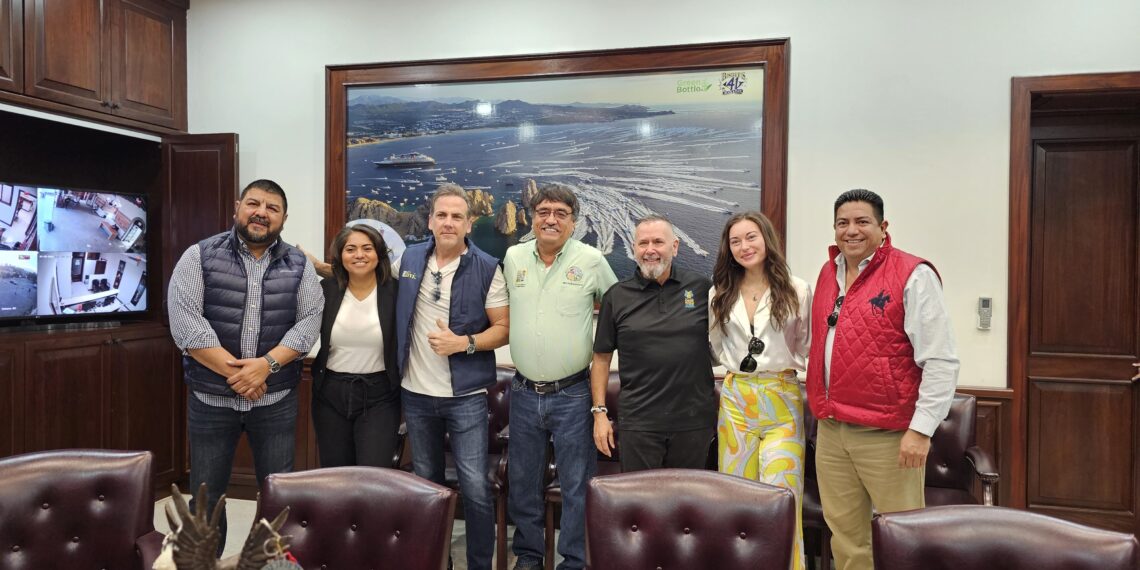 Presidente municipal Oscar Leggs Castro reiteró su reconocimiento a Tom Ramsey y a su fundación, por la loable labor que realizan al edificar centro comunitario en Caribe Bajo