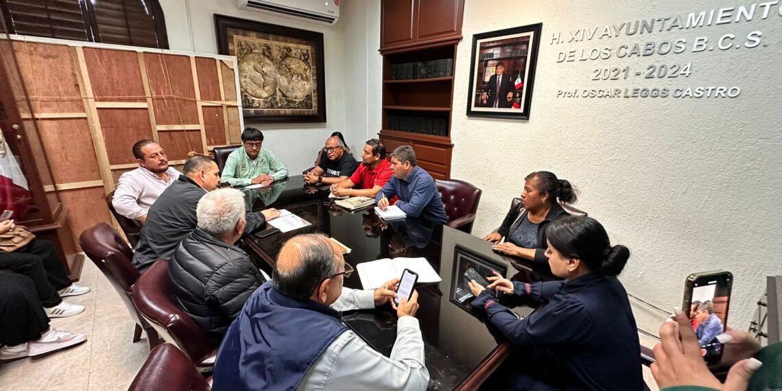 Alcalde Oscar Leggs y el regidor Rogelio Tornero, atendieron a comitiva  de Antorcha Campesina
