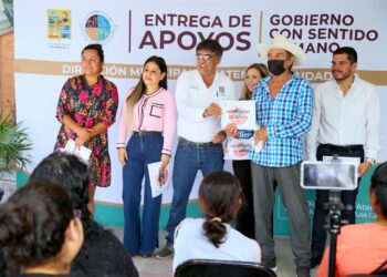 “Gracias por seguir confiando en este Gobierno, seguimos trabajando para apoyar a nuestra gente y en la medida de las posibilidades brindar solución a cada una de las necesidades que nos hacen llegar”:  Oscar Leggs Castro