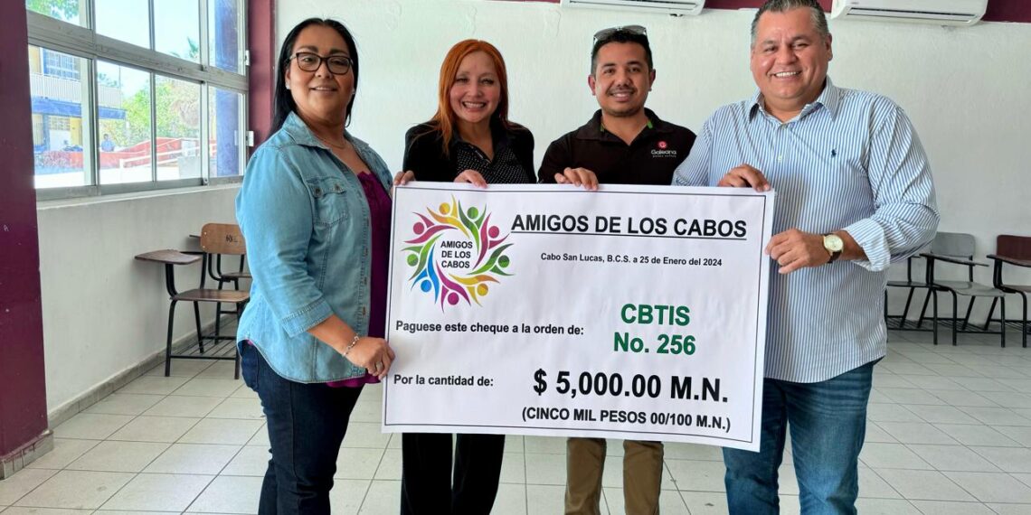 Loable labor de Amigo de Los Cabos, que preside Esteban Domínguez; Dan apoyo económico al CBETIS 256, para mobiliario escolar