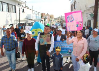Con la participación  de niñas y niños de la escuela primaria Gregorio Cruz Rodríguez se llevó a cabo el “Desfile por el Agua”