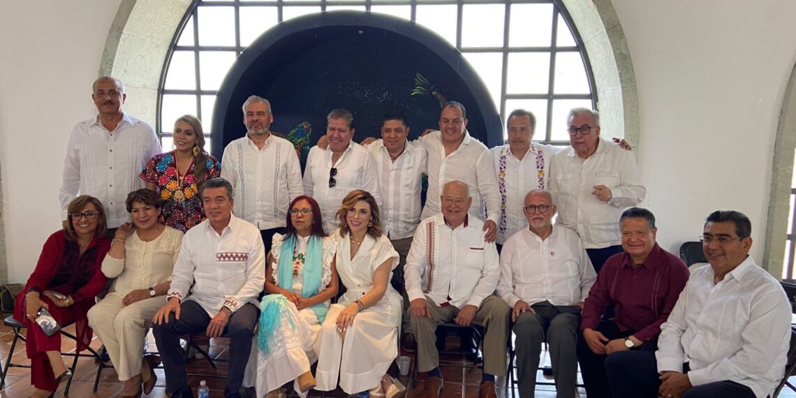 Asiste gobernador de BCS a conmemoración del natalicio de Benito Juárez en Guelatao, Oaxaca