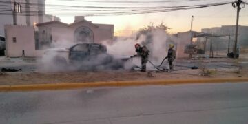Camioneta “calcinada” por las llamas: no Hubo Lesionados