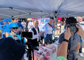 “Lo conocemos y claro que lo vamos apoyar”, le reiteran  comerciantes del Tianguis de la Ejidal al Doctor Ernesto Ibarra