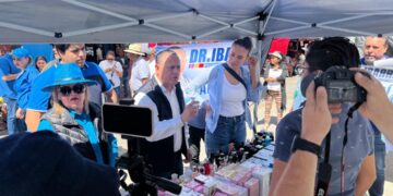 “Lo conocemos y claro que lo vamos apoyar”, le reiteran  comerciantes del Tianguis de la Ejidal al Doctor Ernesto Ibarra