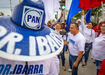¡Ibarra, Ibarra…Presidente!; Más de mil personas,  respaldaron al doctor Ernesto Ibarra, en el mega crucero