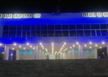 Se Ilumina de Azul Palacio de Gobierno por Día de Concienciación Sobre el Autismo