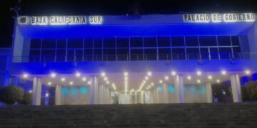 Se Ilumina de Azul Palacio de Gobierno por Día de Concienciación Sobre el Autismo