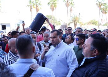 Atiende Gobierno del Estado a Taxistas de Los Cabos