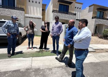 Personal de Agua Potable de Los Cabos se coordina con Fincamex para atender las problemáticas de vecinos del fraccionamiento Los Portales