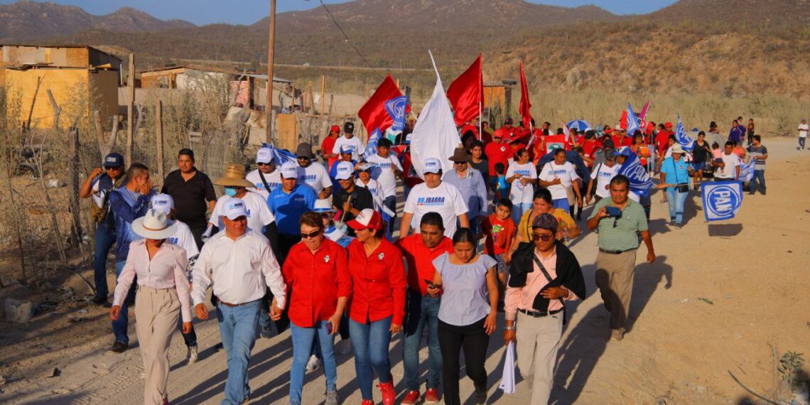 Vecinos de Caribe Bajo, reconocen apoyo del líder del PRI, Damián Velázquez; cuentan con lámparas solares