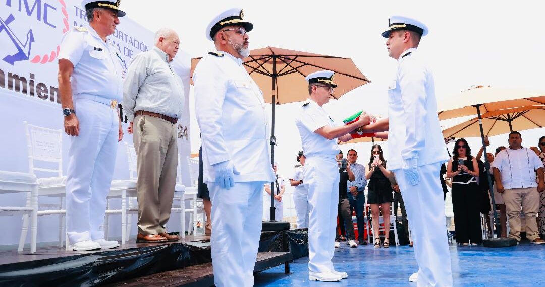 Atestigua Gobernador de BCS, Abanderamiento de Buque Santa Rita de TMC