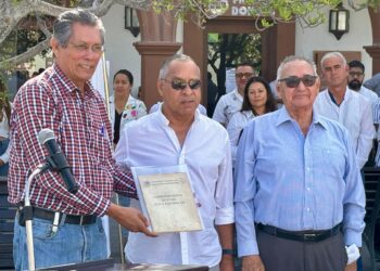 Ayuntamiento de Los Cabos, Recibe en Custodia, un Ejemplar Original  de la Primera Constitución Política del Estado de Baja California Sur