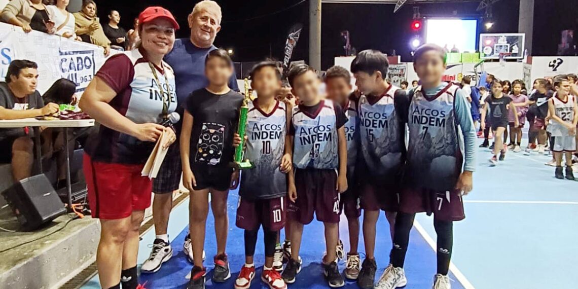 Premian a Equipos de la Liga Infantil de Baloncesto