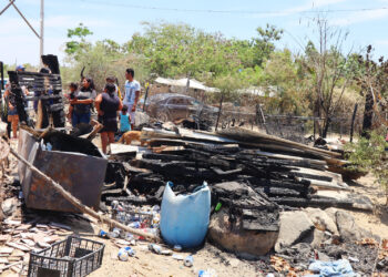 SMDIF Los Cabos, Ayuda a 2 familias afectadas por un incendio que consumió por completo sus viviendas, en la colonia Nueva Esperanza