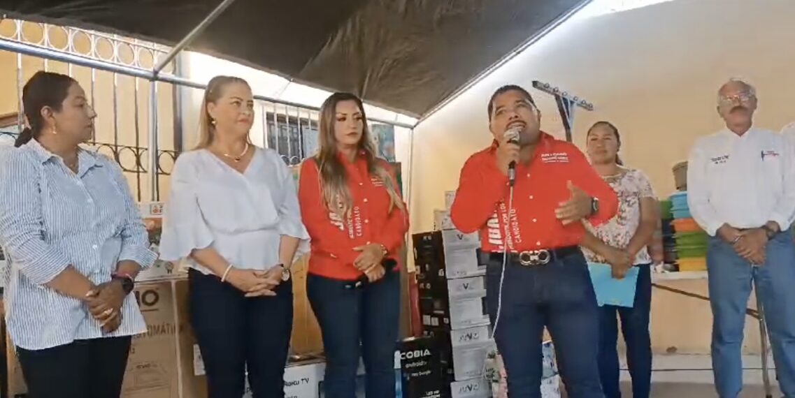 Dirigente del PRI, Damián Velázquez y su esposa Verónica Guerrero,Organizan Emotivo festejo del “Día de Las Madres”; Asiste Doctor Ernesto Ibarra y su Cónyuge Érika Martínez