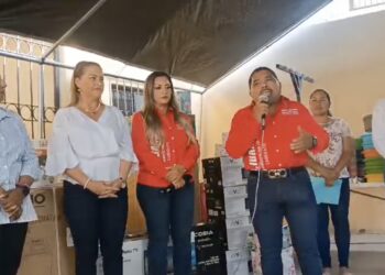 Dirigente del PRI, Damián Velázquez y su esposa Verónica Guerrero,Organizan Emotivo festejo del “Día de Las Madres”; Asiste Doctor Ernesto Ibarra y su Cónyuge Érika Martínez