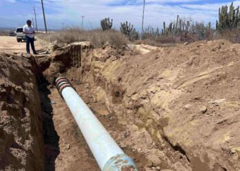 Para asegurar el tandeo de agua potable en Cabo San Lucas, reparan fuga de 20 pulgadas en la línea principal de la red hidráulica de la planta desaladora