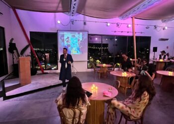 La subasta “Furia” logra recaudar fondos por medio del arte para los programas de la Comunidad de La Playa Centro Comunitario