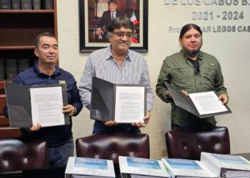 Presidente Municipal, Oscar Leggs, Firma Convenios: Construcción de un  vivero  forestal y Para  evaluación de la calidad del agua del Estero de SJC