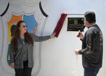 Asiste, presidenta honoraria del SMDIF Los Cabos, Flora Aguilar Murillo a  Ceremonia del 50° aniversario de la Fundación de la Secundaria “Moisés Sáenz Garza”