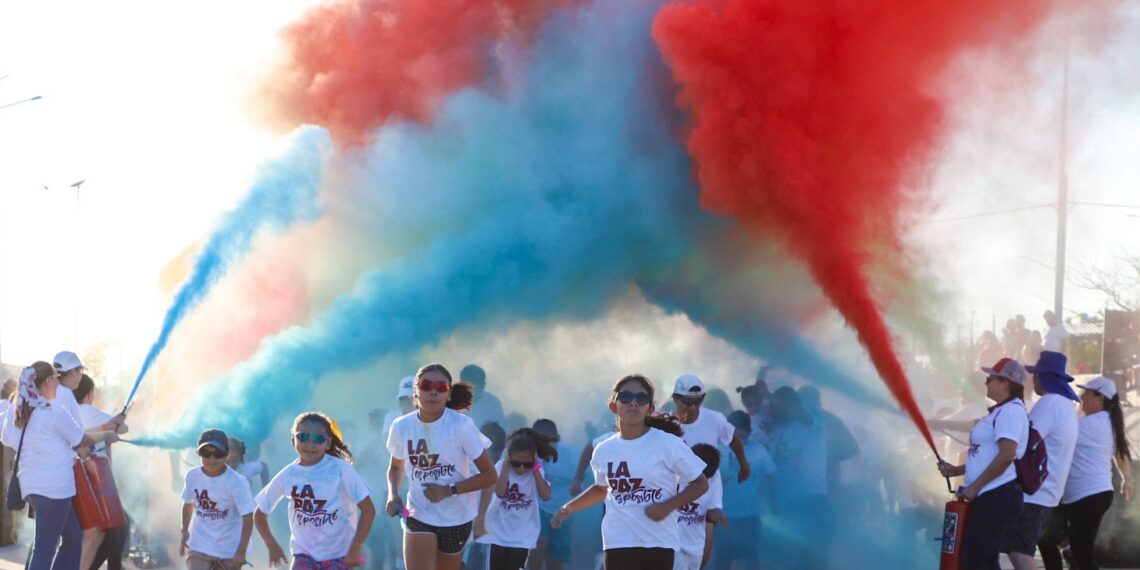 Con éxito se celebra la tercera edición de la Carrera de Colores en La Paz