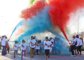 Con éxito se celebra la tercera edición de la Carrera de Colores en La Paz