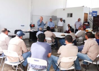 Sostiene VMCC Reunión con Trabajadores de Mantenimiento de Gobierno