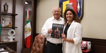 Recibe Gobernador VMCC a Clavadista  Aranza Vázquez