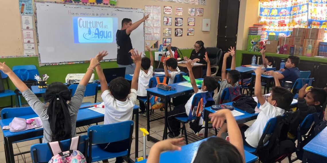 Los niños y niñas de Cabo San Lucas se convierten en portavoces del mensaje de cuidado del agua potable luego de las pláticas del equipo del OOMSAPASLC