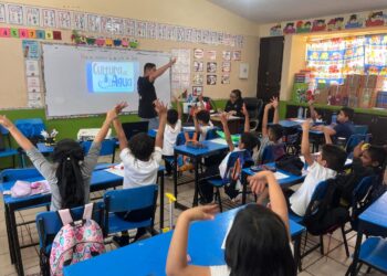 Los niños y niñas de Cabo San Lucas se convierten en portavoces del mensaje de cuidado del agua potable luego de las pláticas del equipo del OOMSAPASLC