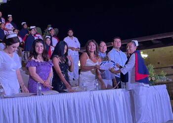 Emotiva ceremonia de graduación de la segunda generación de enfermería del Instituto Galardones de Los Cabos