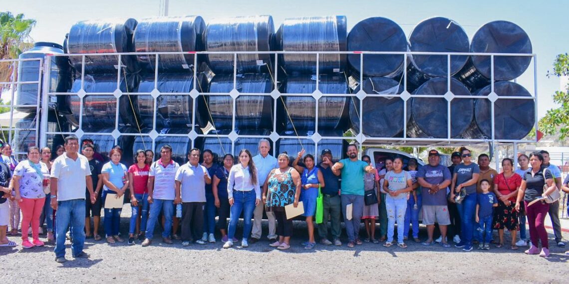 50 tinacos se entregaron a familias de Cabo San Lucas, a través de la Dirección Municipal de Atención Ciudadana