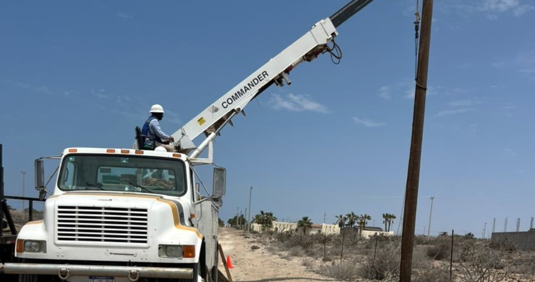 Continúan Trabajos de Electrificación en San Juanico