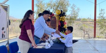 Apadrina alcalde Oscar Leggs la generación 2018-2024 de la Escuela Primaria Melitón Albánez en Todos Santos.