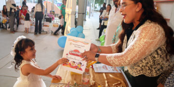 Clausura la presidenta honoraria del SMDIF Los Cabos, Flora Aguilar de Leggs, el ciclo escolar 2023-2024 en el CAI 4 “Rosaura Zapata”